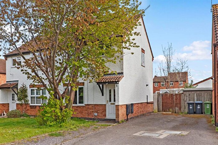 3 Bedroom Semi Detached House For Sale In Pampas Close, Stratford-Upon-Avon, CV37