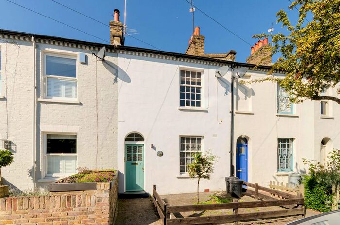 2 Bedroom Flat To Rent In Sefton Street, Putney, London, SW15