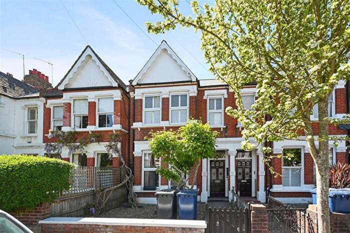 2 Bedroom Flat For Sale In Maldon Road, Poets Corner, Acton, W3