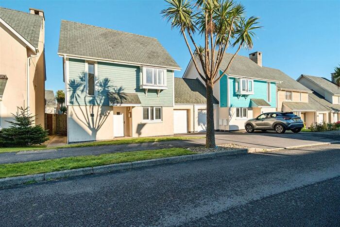 3 Bedroom Link Detached House For Sale In Pentre Nicklaus Village, Llanelli, SA15