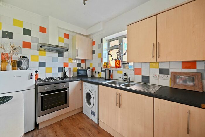 1 Bedroom Flat To Rent In Marnham Avenue, London, NW2