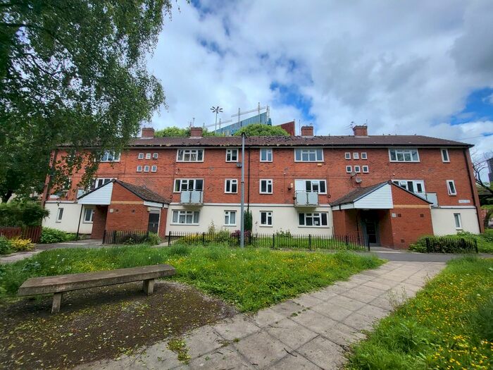 2 Bedroom Flat To Rent In Valerie Walk, Hulme, Manchester., M15