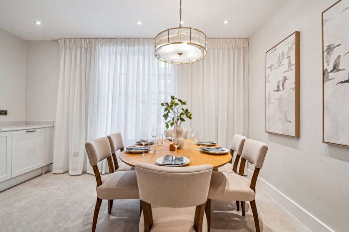 3 Bedroom Flat To Rent In Gloucester Place, Marylebone, W1U