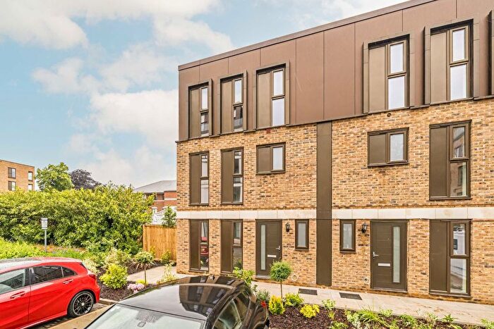 4 Bedroom Property For Sale In Walton Court Gardens, Weybridge, KT12