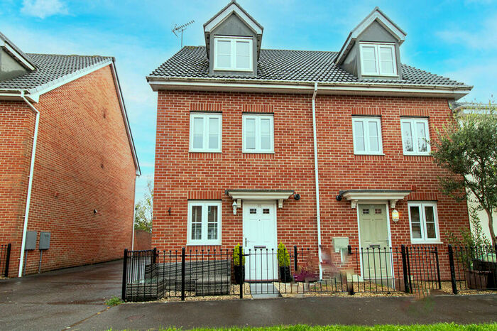 3 Bedroom End Of Terrace House To Rent In De Clare Drive, Radyr, Cardiff, CF15