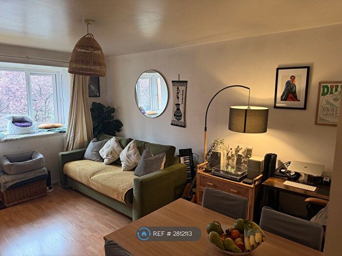 1 Bedroom Flat To Rent In Grinstead Road, London, SE8