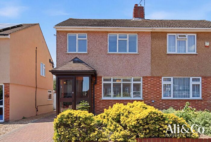 3 Bedroom Semi-Detached House For Sale In Clarkebourne Drive, Grays, RM17