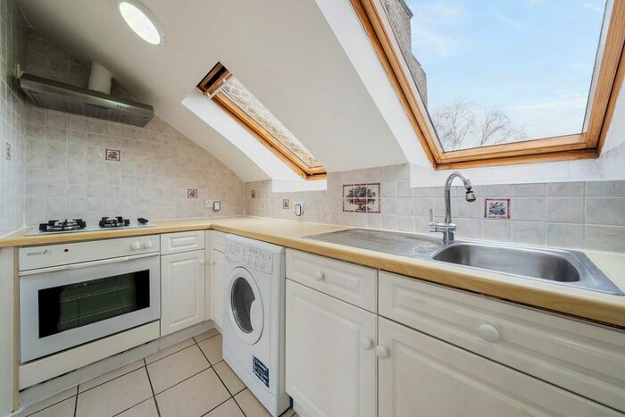1 Bedroom Flat To Rent In Upper Street, Islington, London, N1