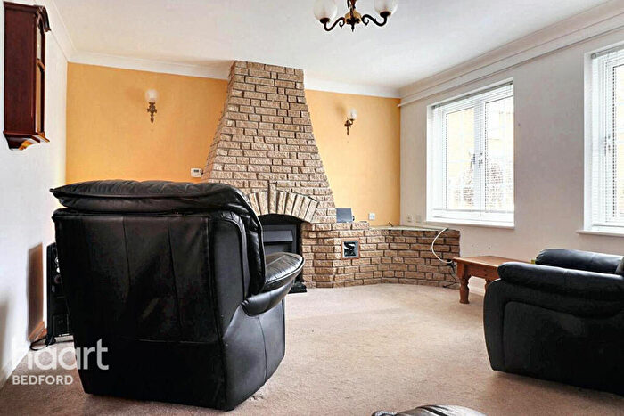 3 Bedroom End Of Terrace House For Sale In Huntsmans Way, Bedford, MK44