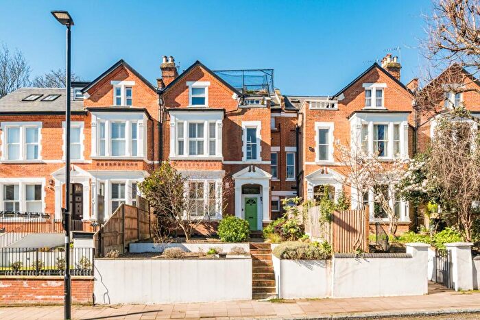 2 Bedroom Flat For Sale In Crouch Hill, Crouch End, London, N8