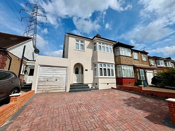 5 Bedroom Semi-Detached House To Rent In Hawthorn Drive, Harrow, HA2
