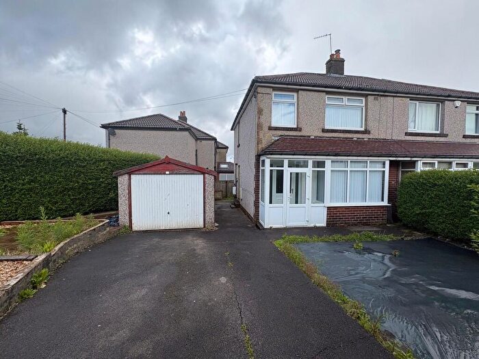 3 Bedroom Semi Detached House To Rent In Westminster Gardens, Clayton, BD14
