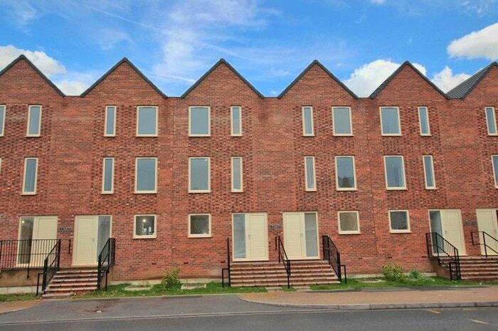 4 Bedroom Property To Rent In Darlington Court, Grimsby Road, Cleethorpes, DN35