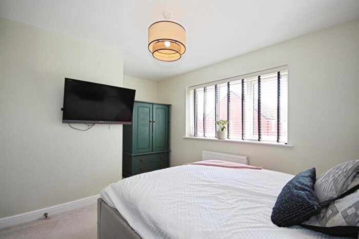 2 Bedroom Semi-Detached House For Sale In Upperfield Road, Warwick, CV34