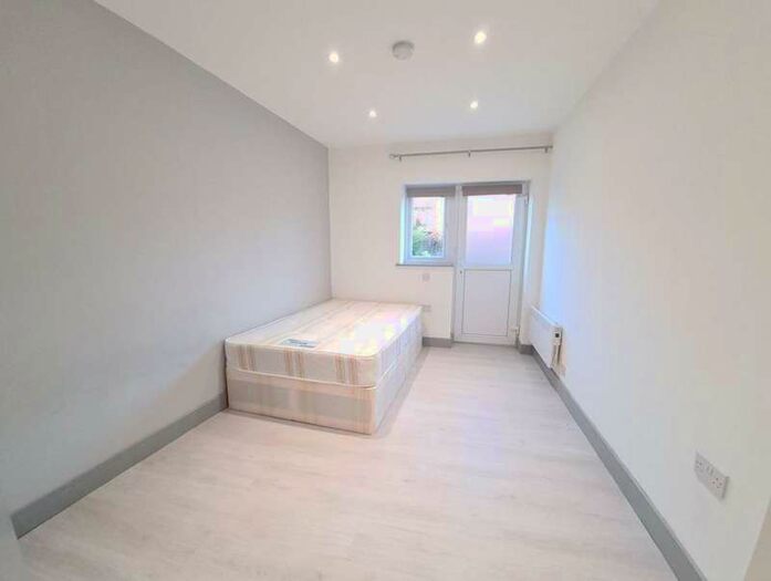 Flat To Rent In Suncote Avenue Flat 3, Dunstable, LU6