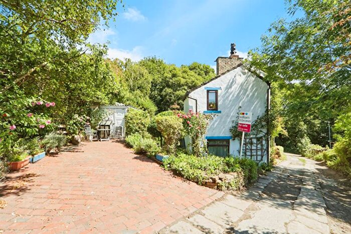 2 Bedroom End Of Terrace House For Sale In Lower Bankhouse, Pudsey, LS28