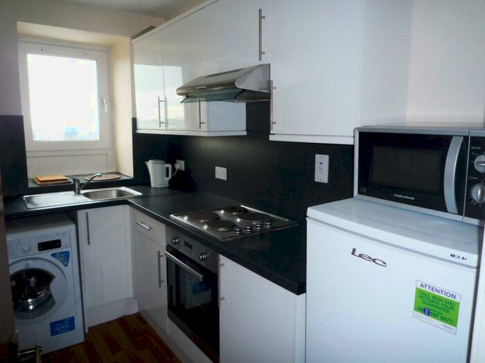 2 Bedroom Flat To Rent In E Commerce Street, Th Floor, Aberdeen, AB11