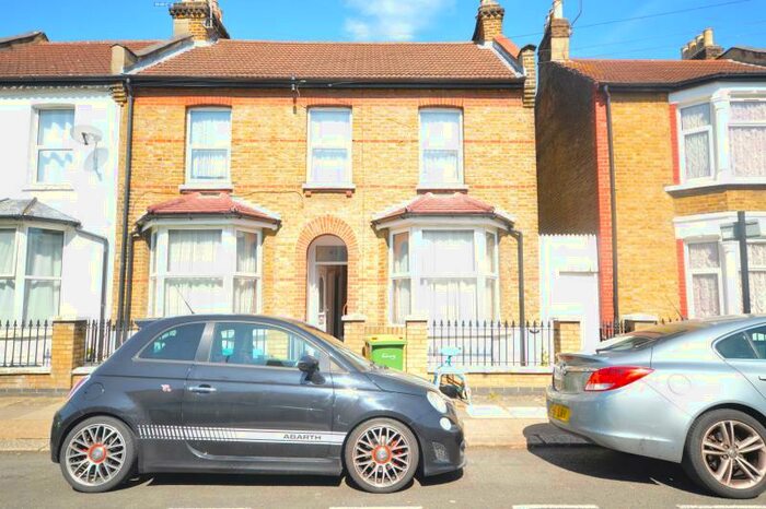 4 Bedroom Semi-Detached House To Rent In Studley Road, Forest Gate, London, E7