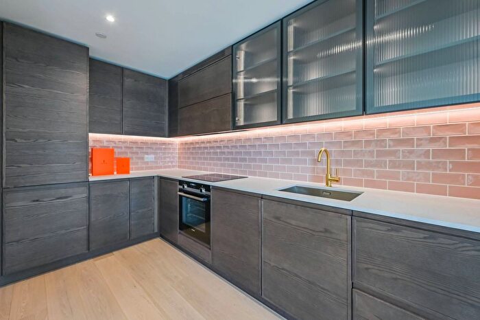 2 Bedroom Flat To Rent In Riverscape Walk, Silvertown, London, E16