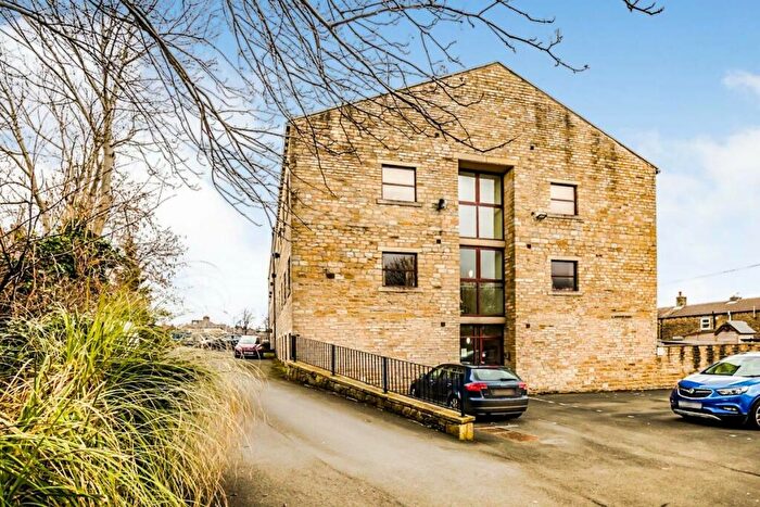 1 Bedroom Apartment To Rent In New Hey Road, Marsh, Huddersfield, West Yorkshire, HD3