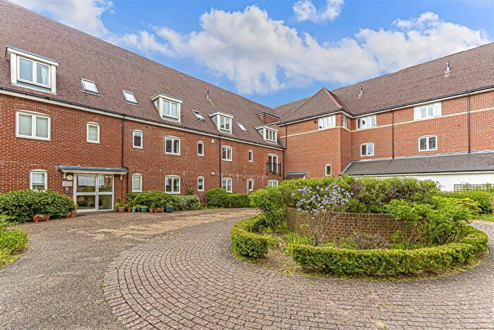 2 Bedroom Apartment For Sale In Wingfield Court, Banstead, SM7