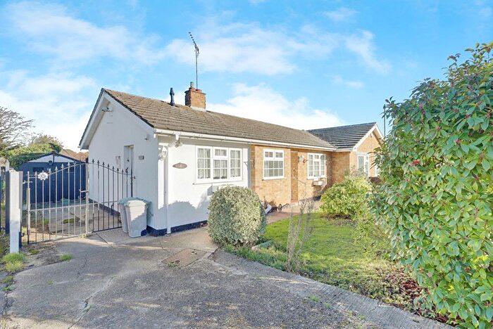 2 Bedroom Bungalow For Sale In Westwood Gardens, Benfleet, SS7