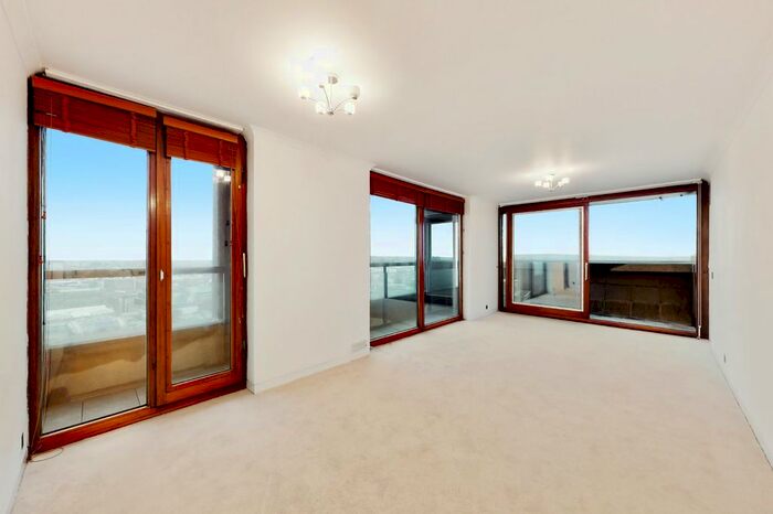 3 Bedroom Flat To Rent In Barbican, London, EC2Y