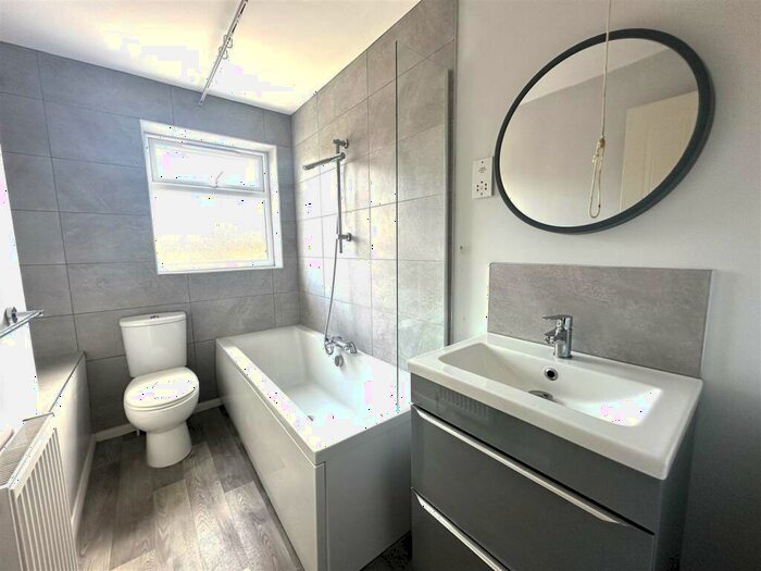 2 Bedroom Semi-Detached House To Rent In Holdenby Close, Retford, DN22