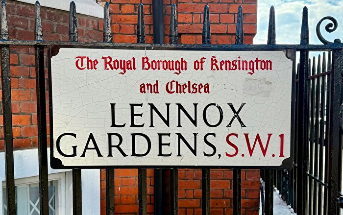 3 Bedroom Flat To Rent In Lennox Gardens, London, SW1X