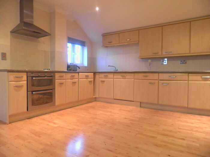 2 Bedroom Flat To Rent In Magdalene Gardens, Whetstone, London, N20