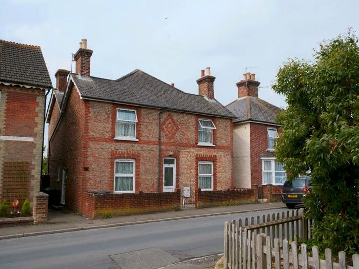 2 Bedroom Ground Flat To Rent In Garfield Road, Hailsham, East Sussex, BN27