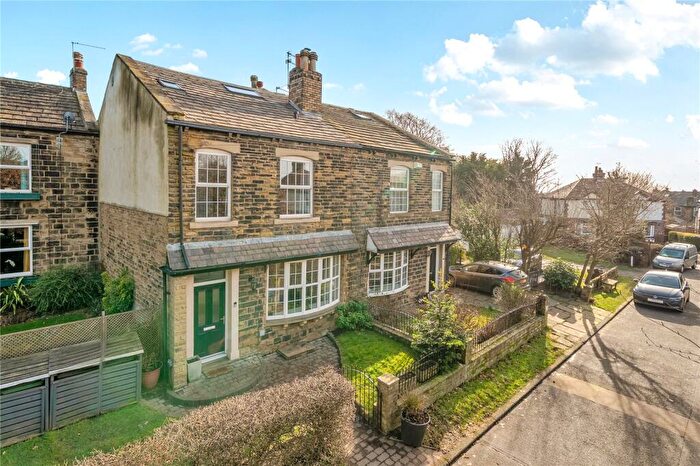 5 Bedroom Terraced House For Sale In Beechroyd, Pudsey, West Yorkshire, LS28