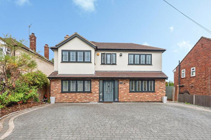 5 Bedroom Detached House For Sale In Franklands Drive, Addlestone, KT15