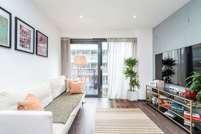 1 Bedroom Flat For Sale In Wallis Road, Hackney, E9