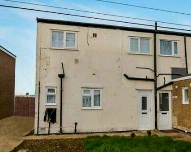 2 Bedroom Flat To Rent In Bel Air Chalet Estate, St. Osyth, Clacton-On-Sea, CO16