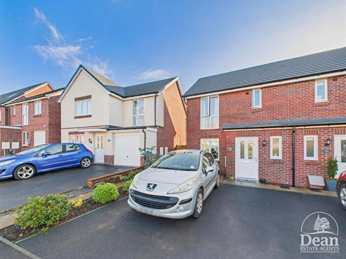 3 Bedroom End Of Terrace House For Sale In Kingfisher Drive, Lydney, GL15
