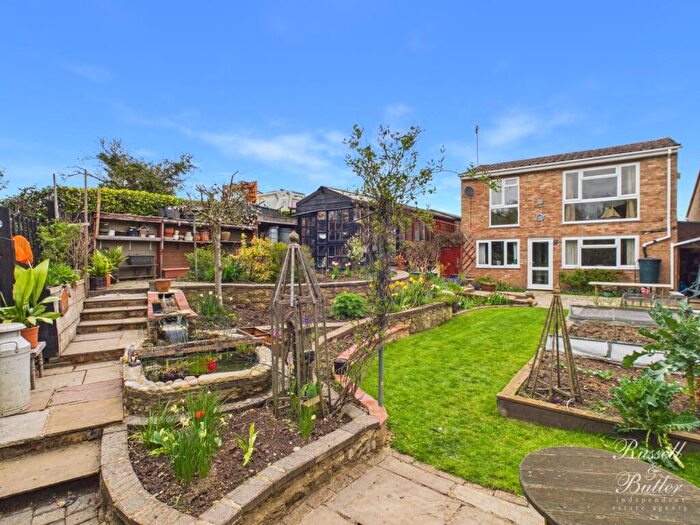 3 Bedroom Detached House For Sale In Stewart Drive, Siverstone, NN12