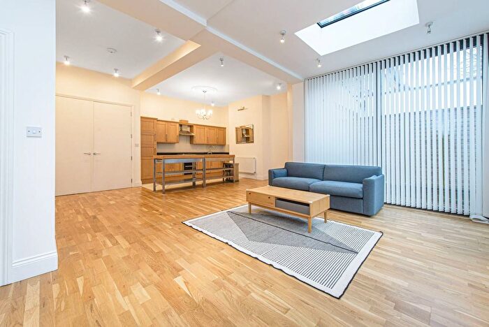 4 Bedroom Flat To Rent In Glenilla Road, Hampstead, London, NW3