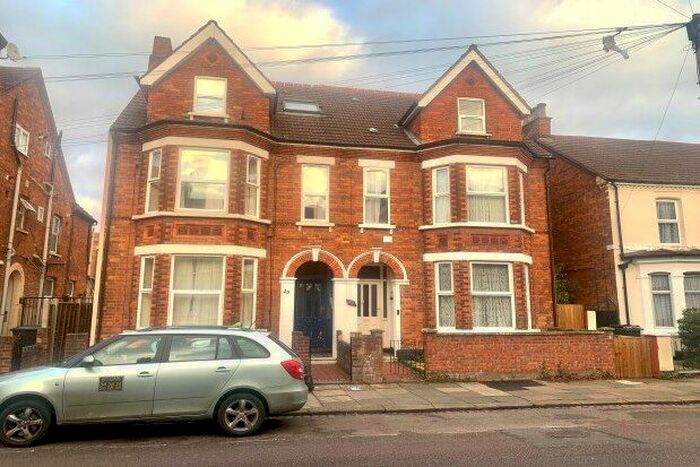 1 Bedroom Flat To Rent In Rutland Road, Bedford, MK40