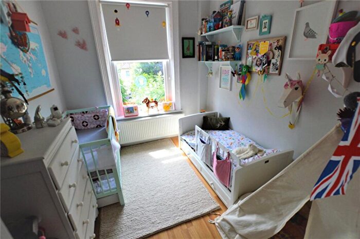 2 Bedroom Apartment To Rent In Gatestone Road, London, SE19