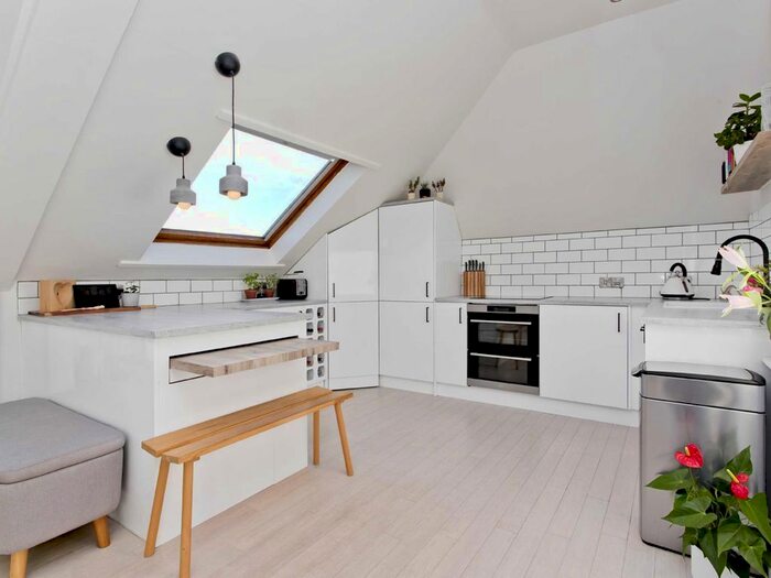 3 Bedroom Flat To Rent In Mayfield Terrace, Newington, Edinburgh, EH9