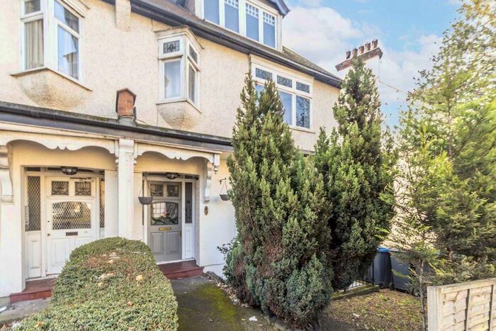 2 Bedroom Property To Rent In Coombe Road, Croydon, CR0