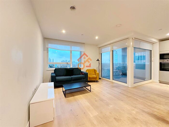 2 Bedroom Flat To Rent In Walton Heights, Walworth Road, London, SE17