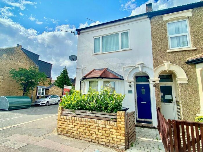 1 Bedroom Flat To Rent In Chester Road, Wanstead, E11