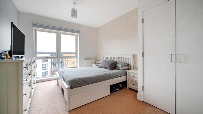 2 Bedroom Flat For Sale In Firwood Lane, Romford, RM3