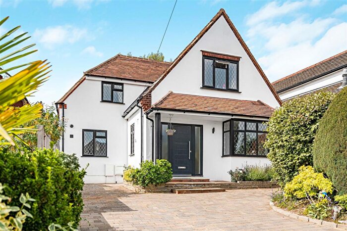 4 Bedroom Detached House For Sale In Oakridge Avenue, Radlett, WD7