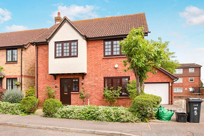 4 Bedroom Detached House To Rent In Grace Close, Ilford, IG6