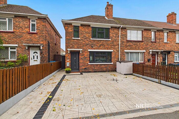 3 Bedroom End Of Terrace House For Sale In Phipps Bridge Road, London, Greater London., SW19