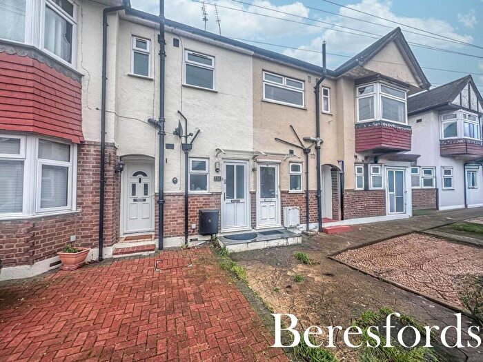 2 Bedroom Maisonette For Sale In Arundel Road, Romford, RM3