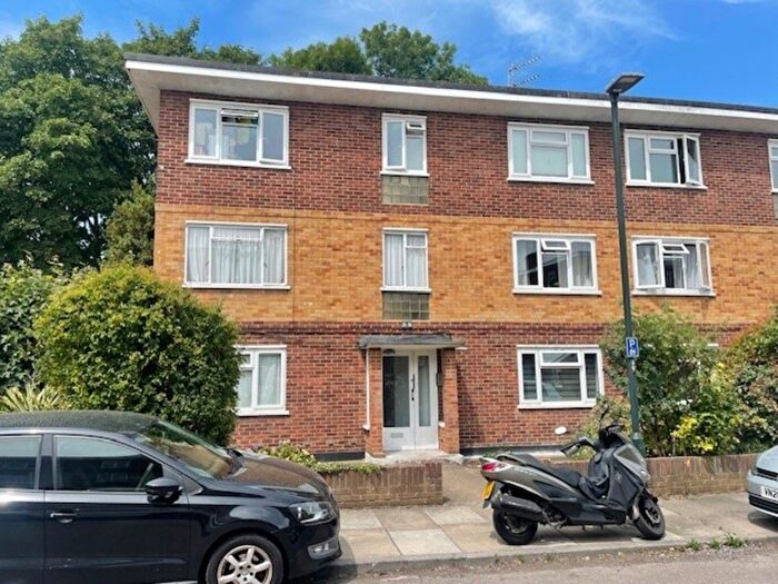1 Bedroom Flat To Rent In Chelsea Close, Hampton Hill, Hampton, TW12